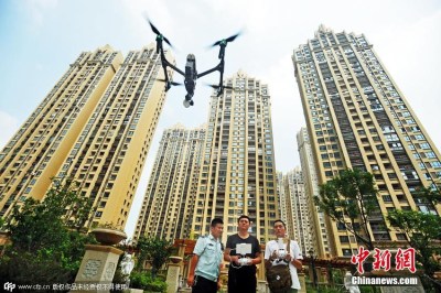 武汉城管启用无人机 揭高楼