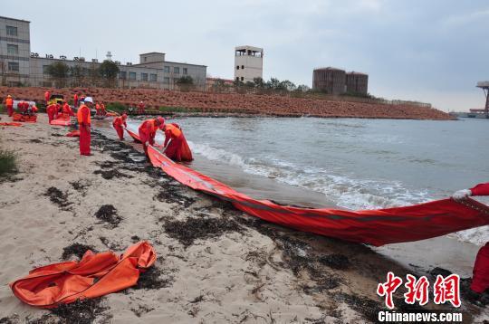 河北曹妃甸开展海上搜救与溢油联合演习(图)