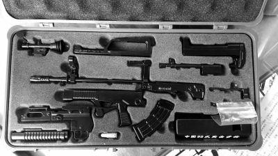 地铁安检中查出的仿真枪