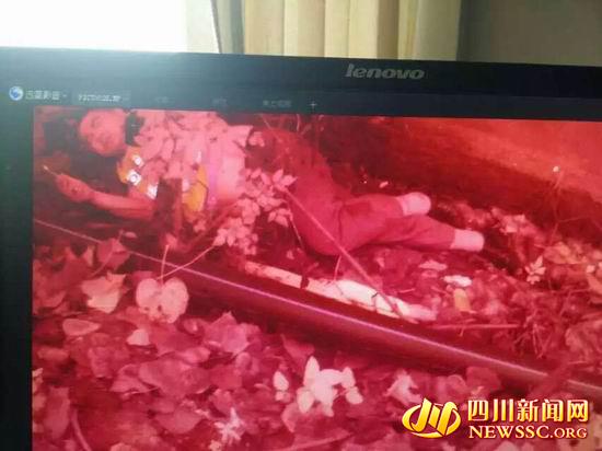 四川一司机暴力抗拒检查 撞飞两名交警(图)