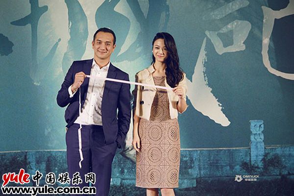 黄觉与汤唯发布会互动