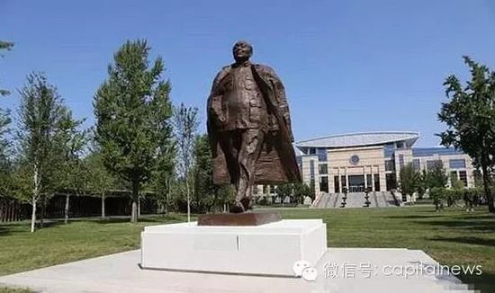 中央党校邓小平铜像