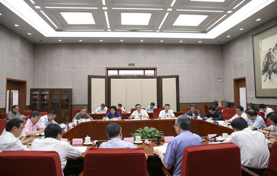 李克强强调：坚定信心 主动作为 在应对挑战中保持经济平稳运行