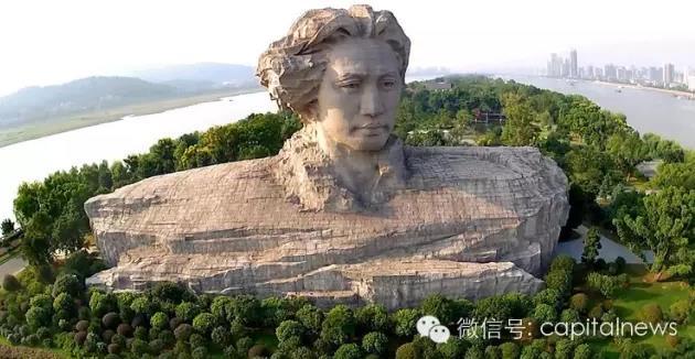 又搬名碑又树人像，中央党校在忙什么？