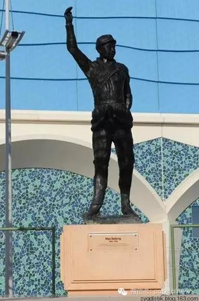 又搬名碑又树人像，中央党校在忙什么？