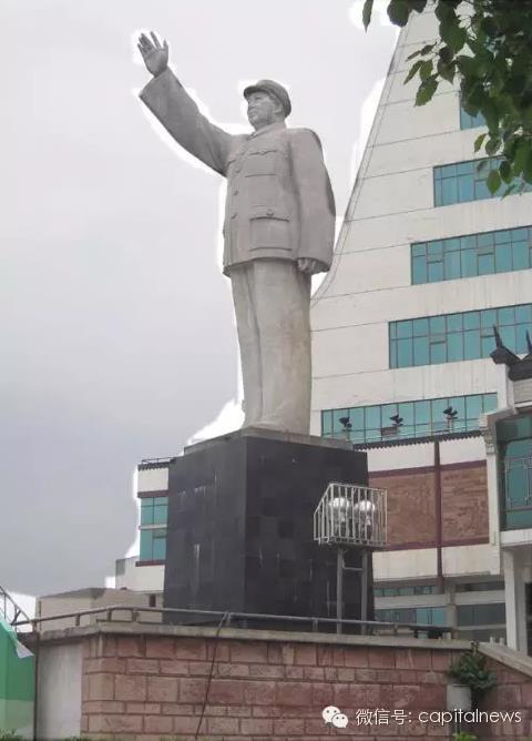 又搬名碑又树人像，中央党校在忙什么？