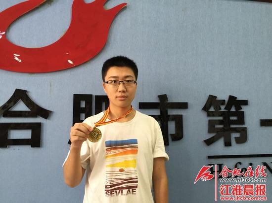 合肥一“学霸”高二进清华 从小爱研究昆虫(图)