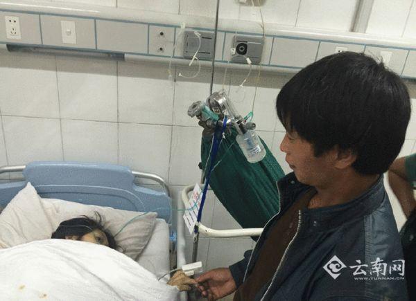 瘫痪女救护车产下三胞胎 医护人员先救命后捐款