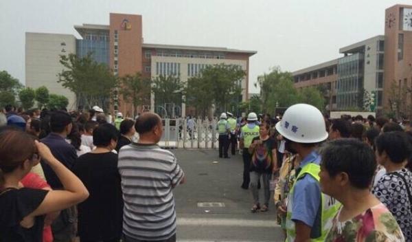 江苏跳楼女教师：生前已评高级职称 仍在中级岗