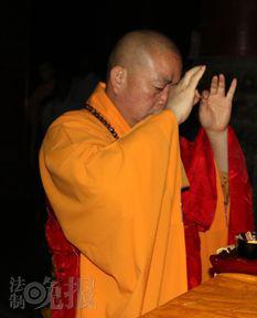 少林寺举行祈福法会纪念抗战胜利 释永信拈香礼佛