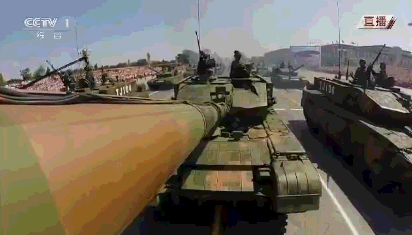 9·3阅兵：99A坦克方队接受检阅