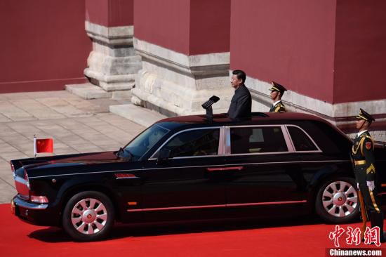 纪念抗战胜利70周年：红旗检阅车亮相