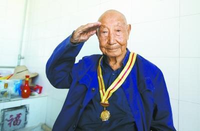 北京4600余人获抗战胜利70周年纪念章