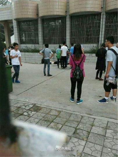 济南大学一大一新生在校园内被钢板砸死(图)