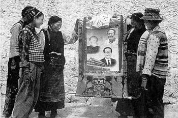 西藏挂领导人画像是什么传统？