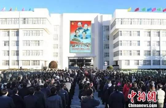 西藏挂领导人画像是什么传统？