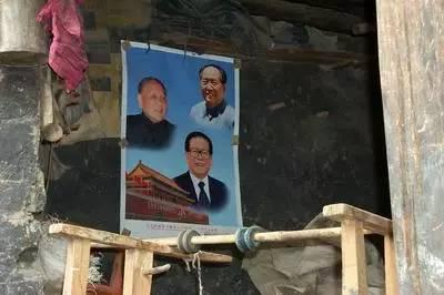 西藏挂领导人画像是什么传统？