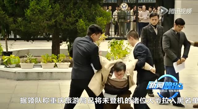 新闻晚8点：中国游客唱国歌大闹泰国机场 小学生打坐代替午睡截图