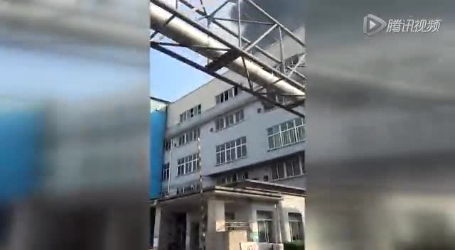 浙江丽水一化工厂发生爆炸 黑烟冒出百米高截图