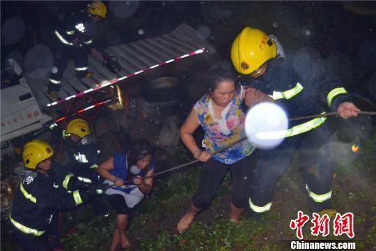 图为事故救援现场。杨继恒 摄 