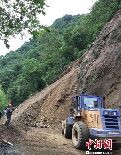 四川峨眉山暴雨塌方一台湾游客转移中伤重不治遇难
