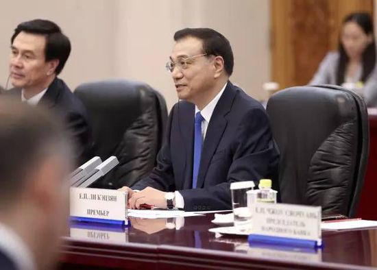 媒体:李克强繁忙外交中”不太一样“瞬间