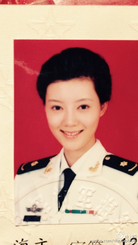 根正苗红！车晓晒三代军装照 家族美貌基因强大