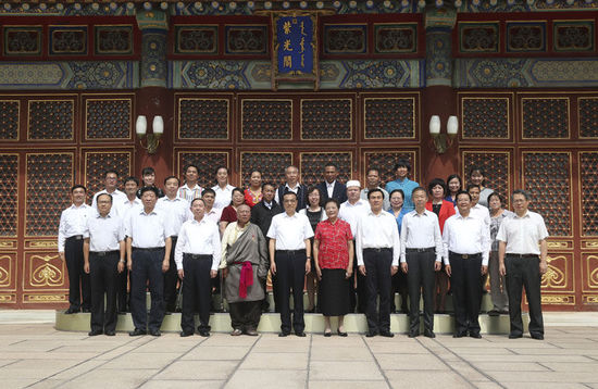 李克强：进一步营造尊师重教社会氛围以改革推动我国教育事业提质发展