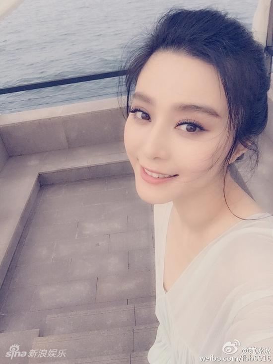 范冰冰晒照祝老师们教师节快乐