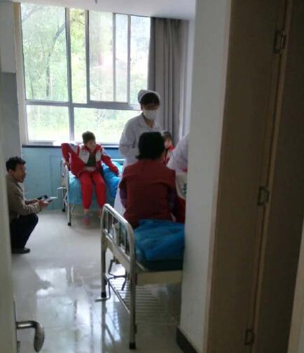 甘肃一小学50多名学生中毒送医