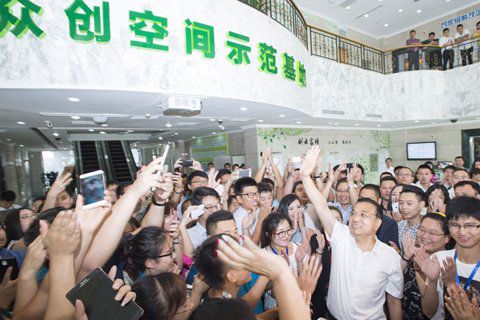 李克强大连考察行程:达沃斯致辞的3D版