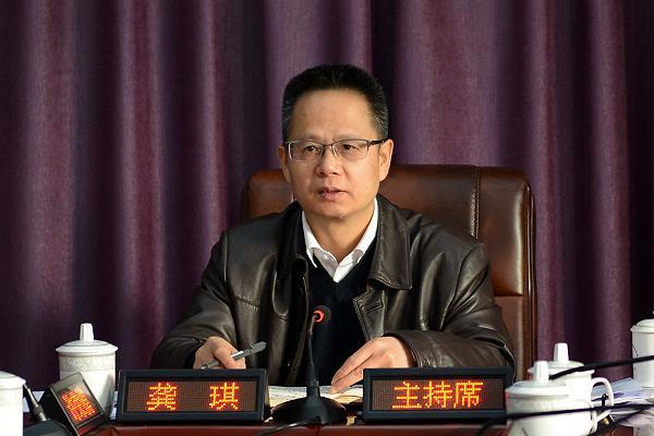 亿万富豪举报县长受贿 县长称其系黑社会正抓捕