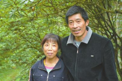 成都“杜鹃夫妻”守山10年 4000根蜡烛照亮龙池