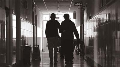 北京医院黑护工屡禁不绝 帮派发展令正式工畏惧