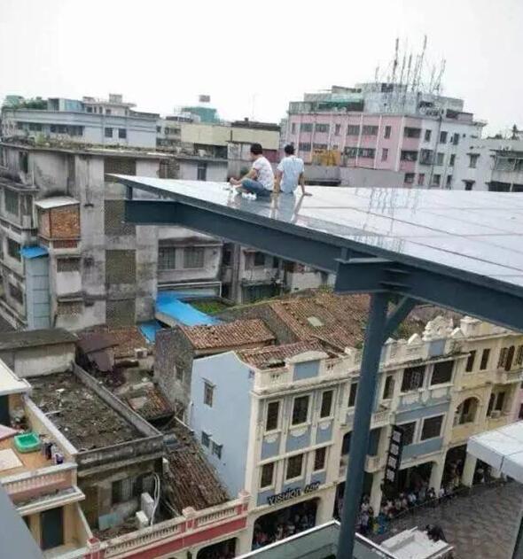 广东江门现“民工跳楼讨薪” 实为群演半天100元