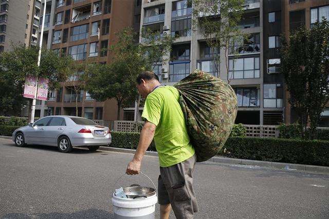 天津爆炸一月后：被改变的生活再难回去