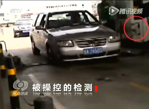 检测人员在尾气采集管上安开关 帮助车主作弊过检截图