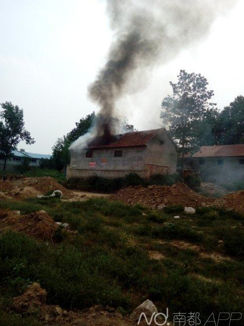 山东临沂被曝强拆致人烧死 官方通报称民宅失火