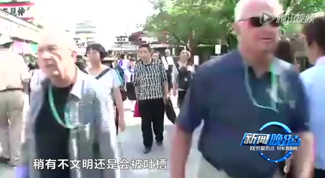新闻晚8点：日本节目讽刺内地游客 澳洲父亲偷拍中国制毒工厂截图