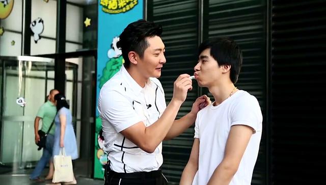 《尖叫》郭京飞集唇印 四处索吻被疑“耍流氓”