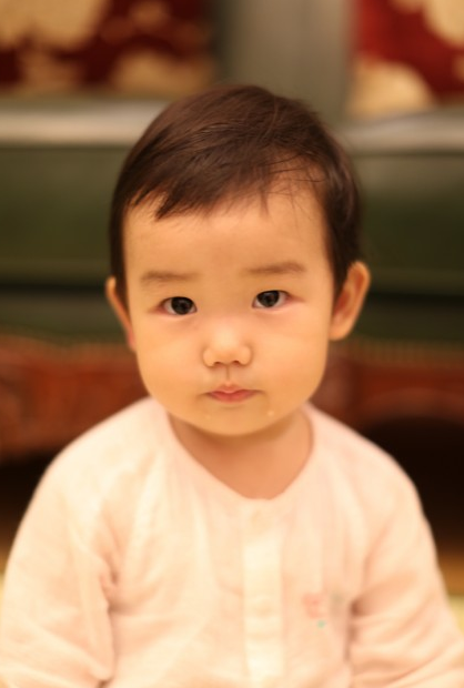 玲花晒女儿萌照 教育孩子：流口水解决不了问题