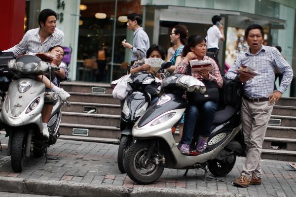 月饼券黄牛重现：生意仍不好 不少单位在观望