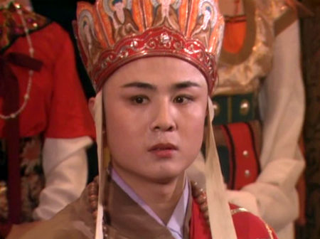 徐少华穿袈裟捞金 脸圆体胖发福明显