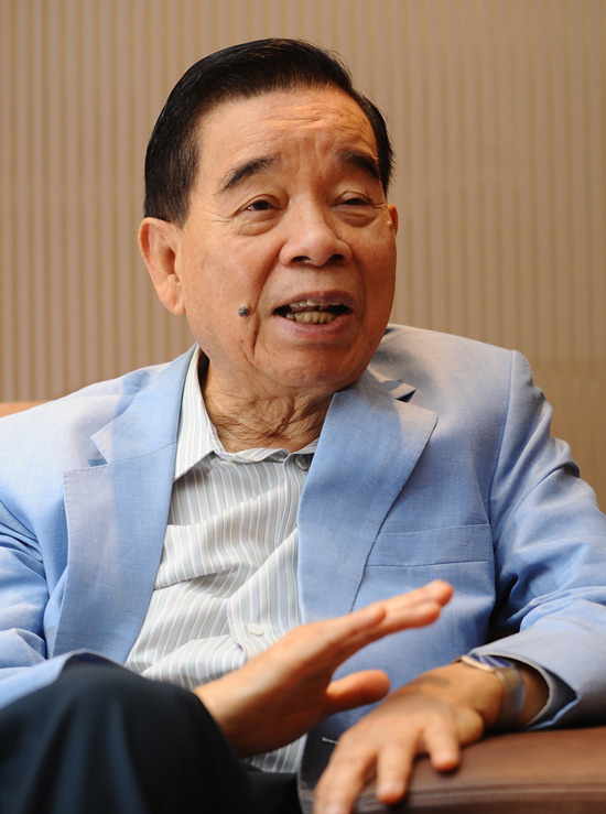 郑裕彤（资料图）