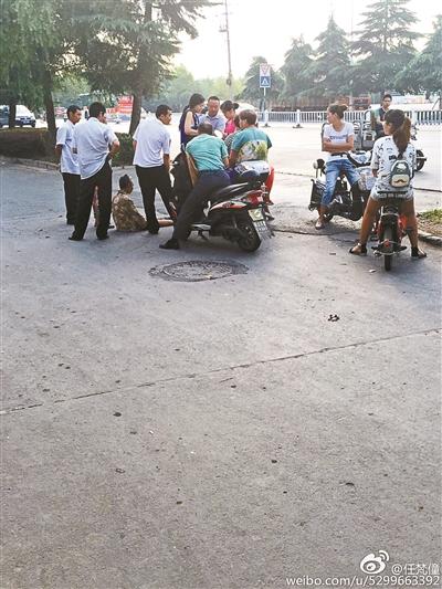 女大学生扶老人被讹又反转：疑证人照着稿子念