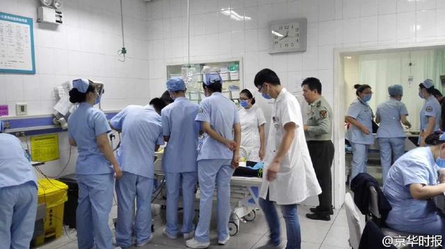 北京马拉松一名男选手突发心梗送医抢救(图)