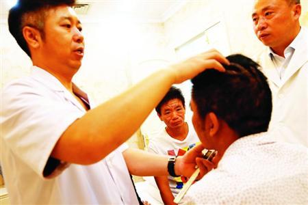 亲兄弟先后变“老男孩” 90后长着老人的脸(图)