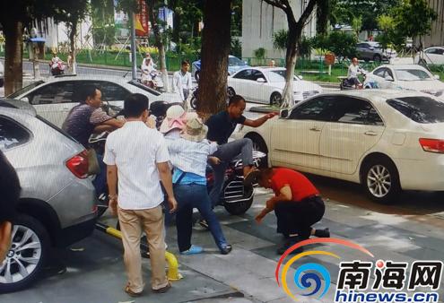 海口月饼票“黄牛党”持铁棍当街互殴(图)