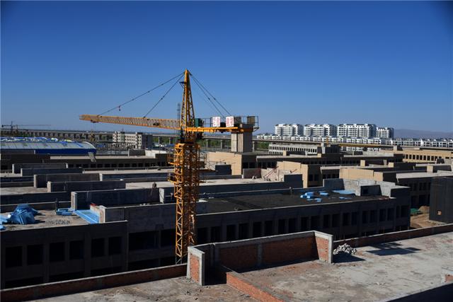 网络媒体探访张掖绿洲现代物流园区