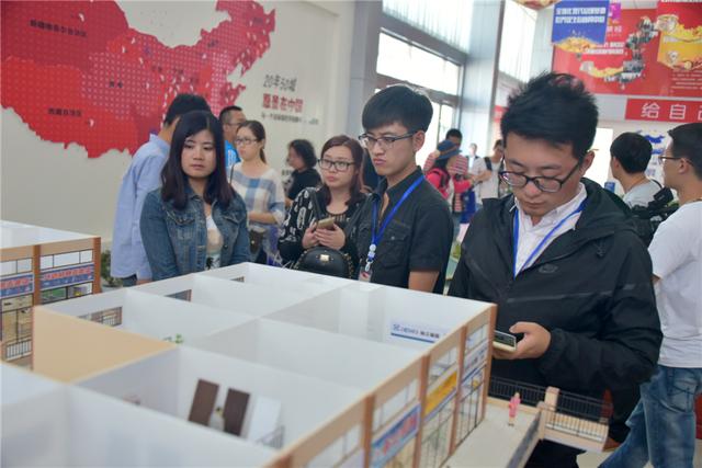 网络媒体探访张掖绿洲现代物流园区